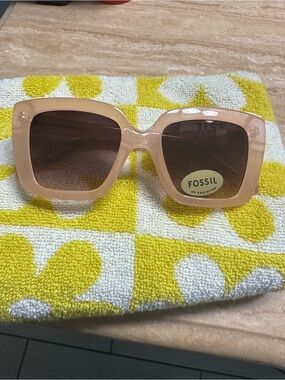 NWT Fossil Translucent Misty Pink Square Sunglasses with Gradient Brown Lenses